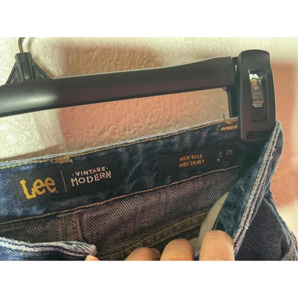 < Lee Vintage Modern High Rise Midi Skirt 25” > - Picture 2 of 3